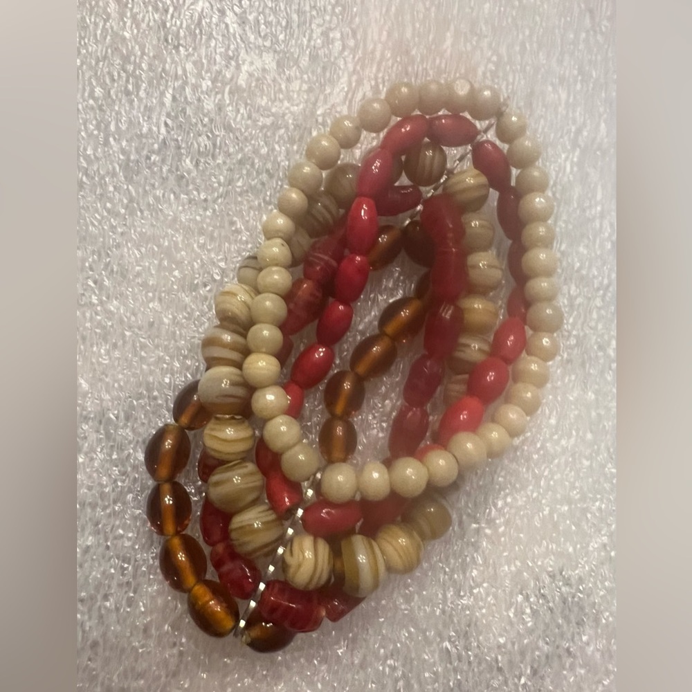 Stretch bracelet. Beautiful strands 5 attached by metal fasteners.